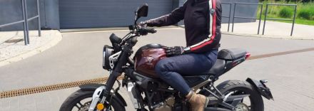 Ścigacz sprawdza czy potrzeba mocy, aby cieszyć się z jazdy motocyklem?