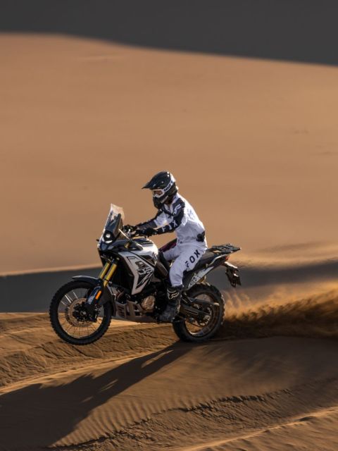 VOGE 800 RALLY