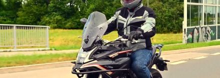 Świat Motocykli sprawdza czy Voge 500DS jest wystarczający