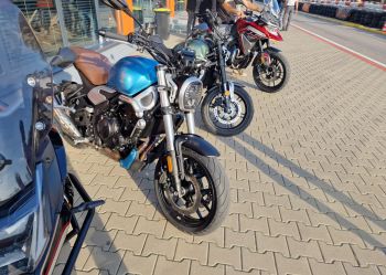 Motocykle Voge na sezon 2023. Voge DS650, 300 Rally i 500AC. Test nowych modeli na torze i w terenie