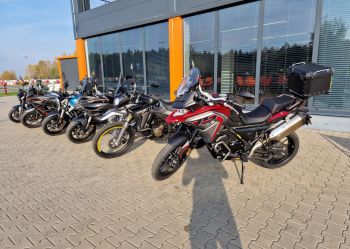 Motocykle Voge na sezon 2023. Voge DS650, 300 Rally i 500AC. Test nowych modeli na torze i w terenie